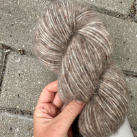 Sysleriget Alpaca Blow | Ufarvet Brun