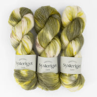 Sysleriget Alpaca Blow håndfarvet garn i farven By The Pond.