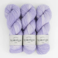 Sysleriget Alpaca Blow håndfarvet garn i farven Hipsterlilla