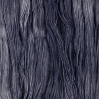 Sysleriget Alpaca Blow håndfarvet garn i farven Storm Blue.