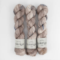 Sysleriget hand dyed yarn in single ply merino wool in the color Galaxy.