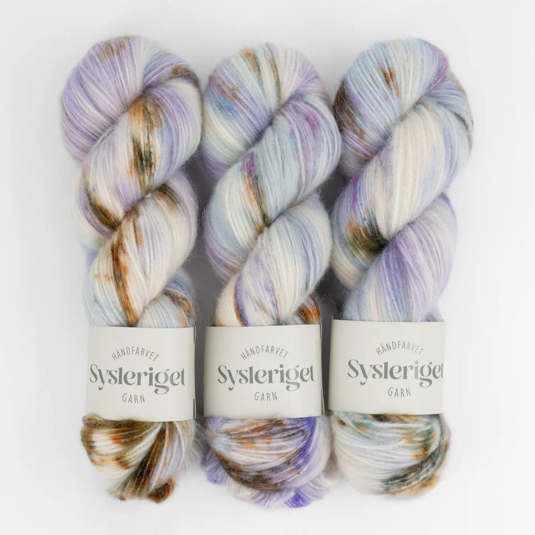 Sysleriget Alpaca Blow håndfarvet garn i farven Dream Sky.