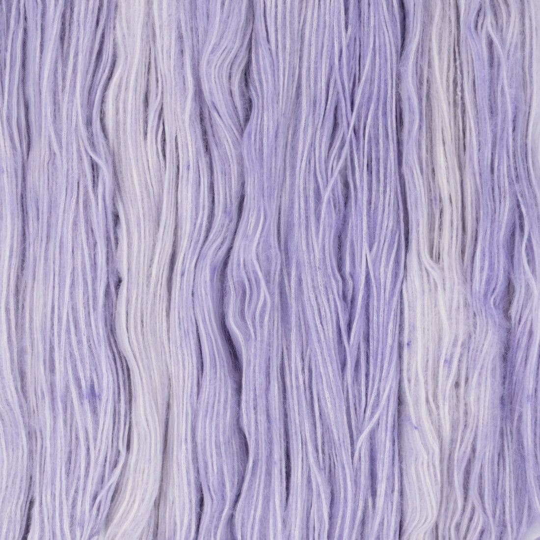 Sysleriget Alpaca Blow håndfarvet garn i farven Hipsterlilla.