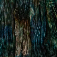 Sysleriget Alpaca Blow håndfarvet garn i farven King Neptune.