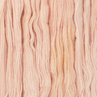 Sysleriget Alpaca Blow håndfarvet garn i farven Peachykeen.