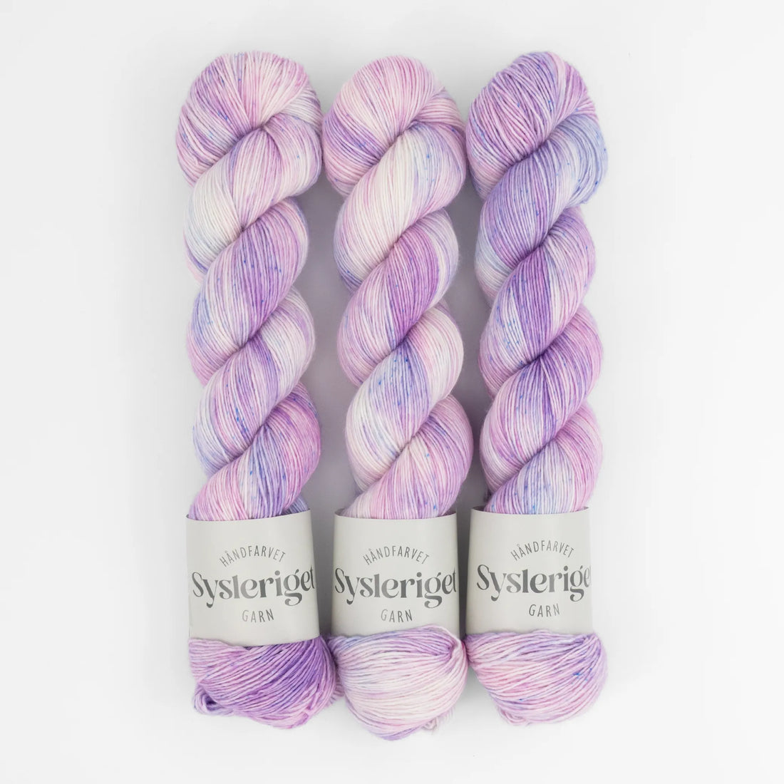 Sysleriget hand dyed yarn in single ply merino wool in the color Dancing Queen.