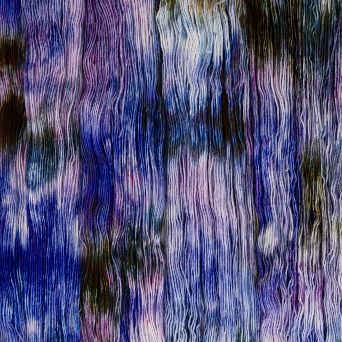Sysleriget hand dyed yarn in single ply merino wool in the color Out of Space.