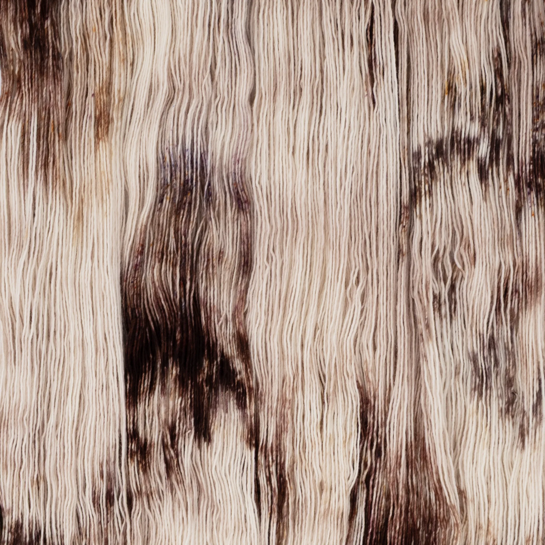 Sysleriget hand dyed yarn in single ply merino wool in the color Tiramisu.