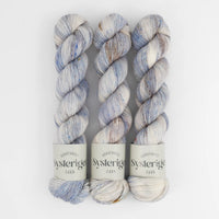 Sysleriget hand dyed yarn in single ply merino wool in the color West Coast Waves.