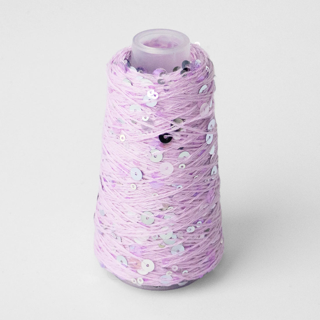 Sysleriget Sequins yarn on cotton base in the color 100 Lys Lilla.