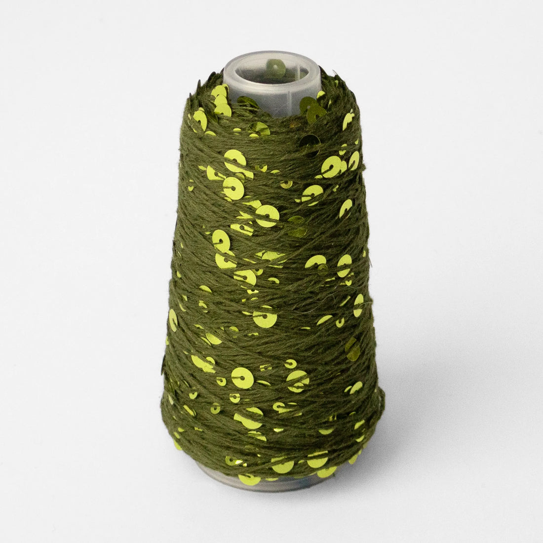 Sysleriget Sequins yarn on cotton base in the color 61 Flot Grøn.