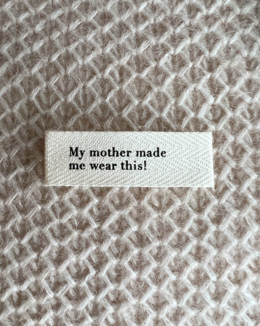 PetiteKnit | Label - My mother made me wear this! - lille